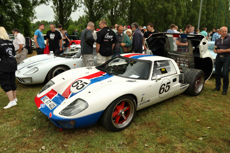 Illustration for article titled Classic British Welcome Photos (Le Mans Carshow)